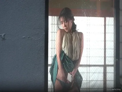Cái kết cho thanh niên nhìn lén vợ hàng xóm thủ dâm