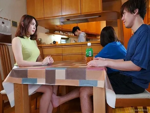 Cô em dâu xinh gái bị anh chồng tống tình mỗi ngày