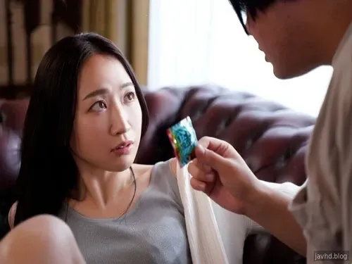 Qua nhà thằng bạn chơi nào ngờ được đụ bà mẹ kế xinh đẹp